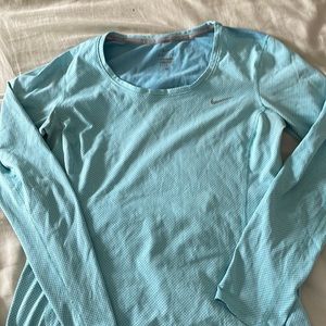 women’s nike long sleeve dry fit shirt